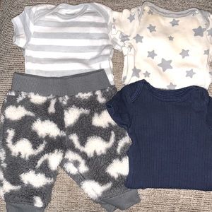 🌟5/$20 newborn baby boy - three onesies, and one pair of fuzzy sweats